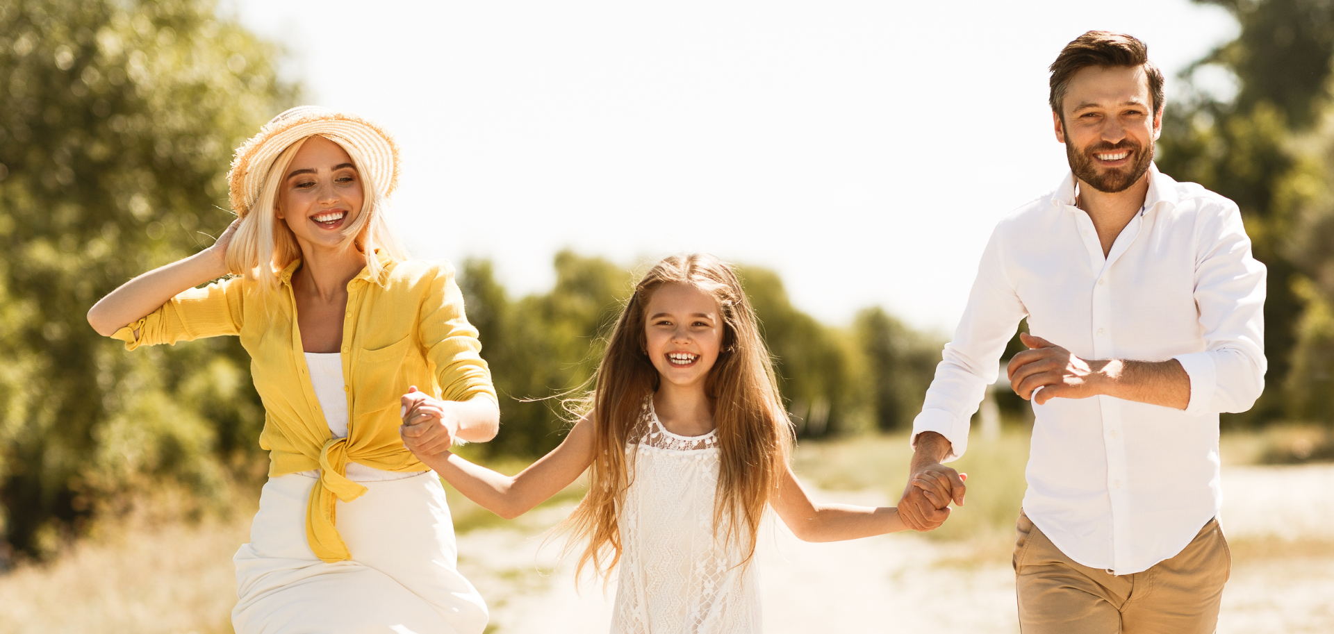 Família ao ar livre representando apoio jurídico em direito da família